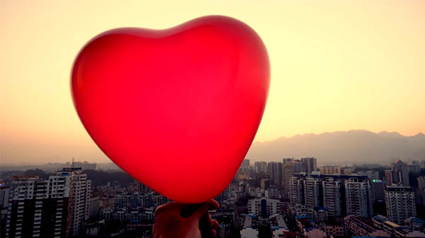 heart shaped red balloon